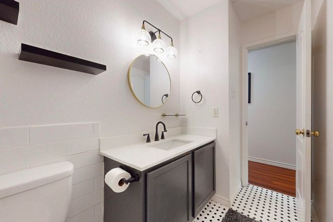 Bathroom 2 | Image 33