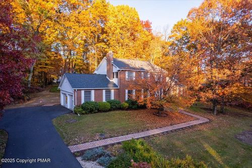 127 Ladderback Ln, Cresco, PA, 18326-7243 | Card Image