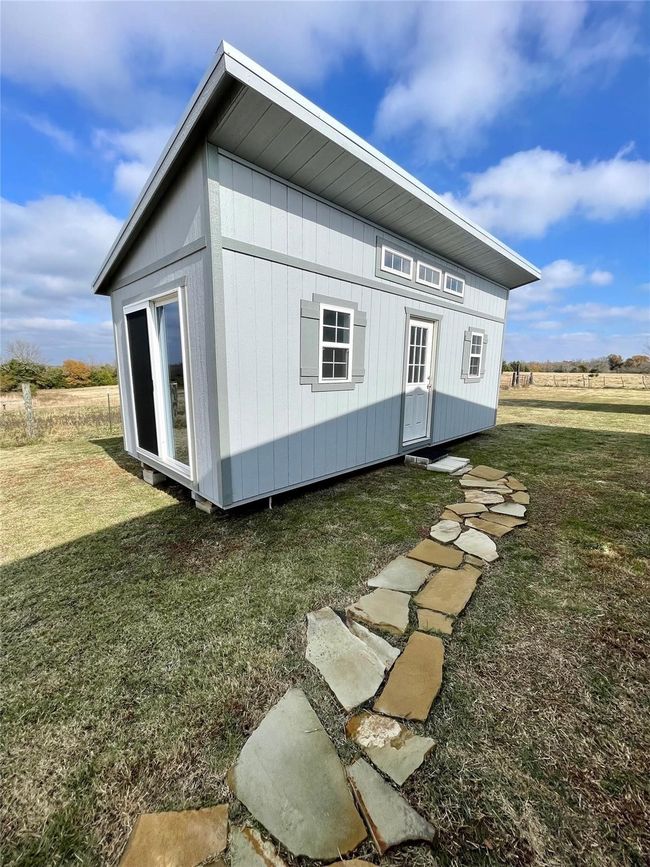Rear view of house featuring a yard and an outdoor structure | Image 25