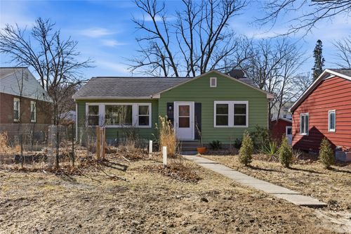 1521 E Court St, Iowa City, IA, 52245-4423 | Card Image