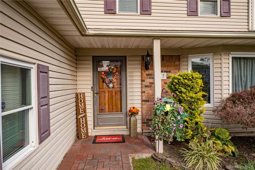 17 Lowery Ave, Lake Grove, NY, 11755-2713 | Card Image