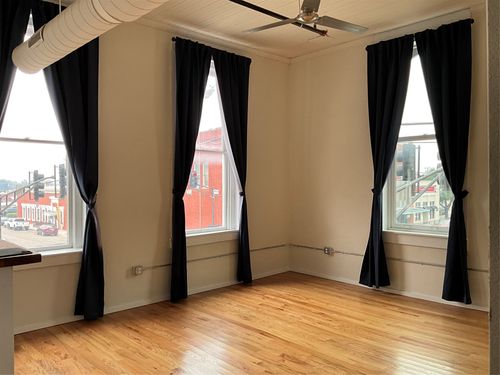 202-201 E Chambers St, Cleburne, TX, 76031-5634 | Card Image