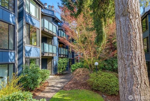 unit-204-1819 N 107th St, Seattle, WA, 98133-8993 | Card Image