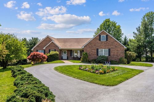 92 Fieldhaven Dr, STAUNTON, VA, 24401 | Card Image