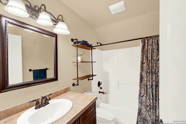 109 Park Way, House other with 4 bedrooms, 3 bathrooms and null parking in Poth TX | Image 22