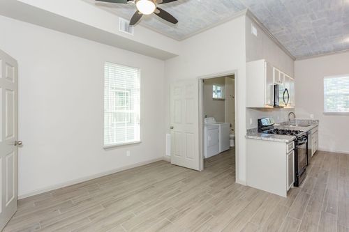 apt-1-215 N Milby St, Houston, TX, 77003-1945 | Card Image