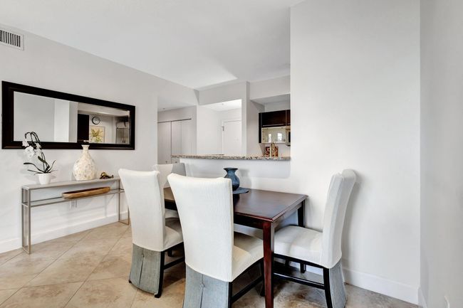 APT-504 - 550 Okeechobee Blvd, Condo with 2 bedrooms, 2 bathrooms and null parking in West Palm Beach FL | Image 5