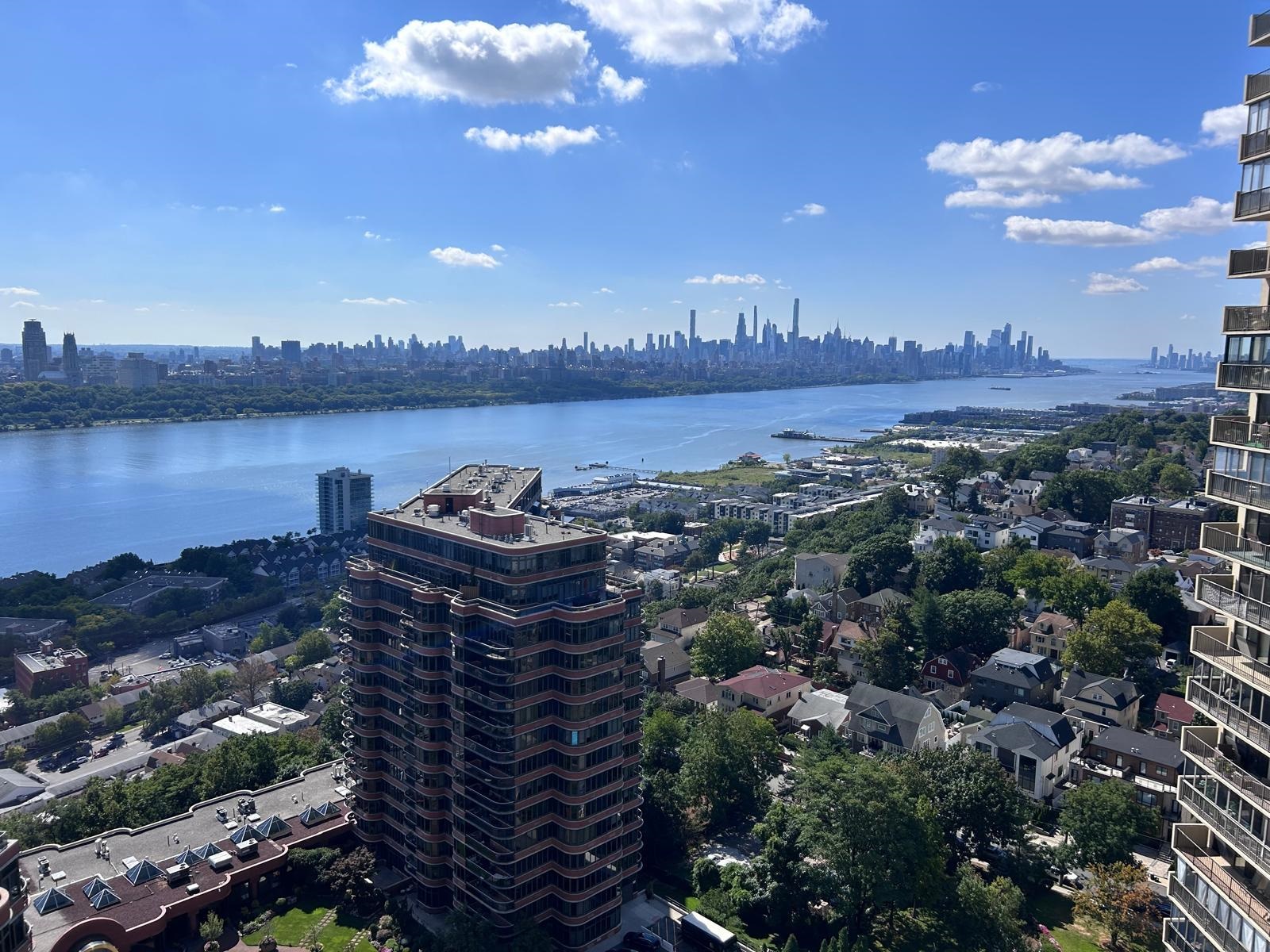 200 Winston Dr, For Rent in Cliffside Park Zoocasa