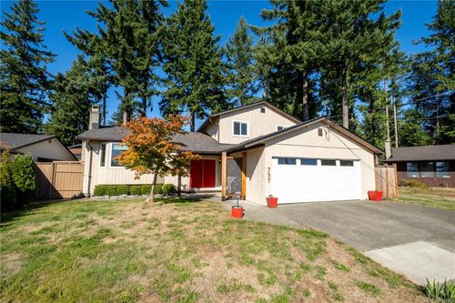 757 Lorne Cres, Campbell River, BC, V9W5Z1 | Card Image