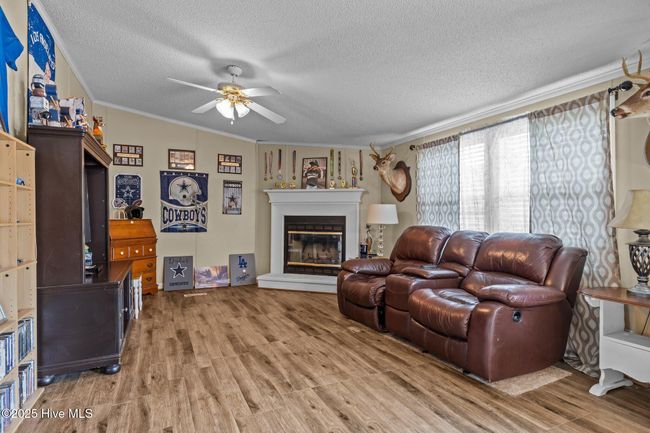 Family Room. | Image 14