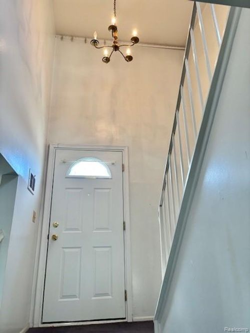 14022 Stoeflet St, Gibraltar, MI, 48173-9446 | Card Image