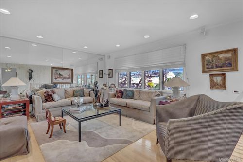 2988 Bond Dr, Merrick, NY, 11566-5125 | Card Image