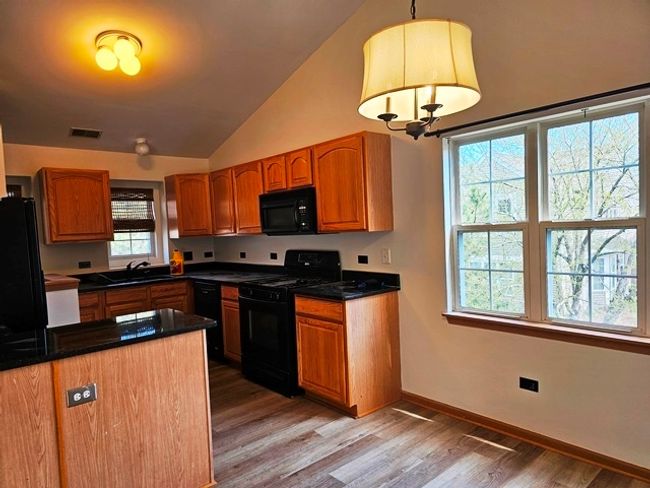 UNIT-204 - 2212 Waterleaf Ct, Condo with 2 bedrooms, 2 bathrooms and 1 parking in Naperville IL | Image 7