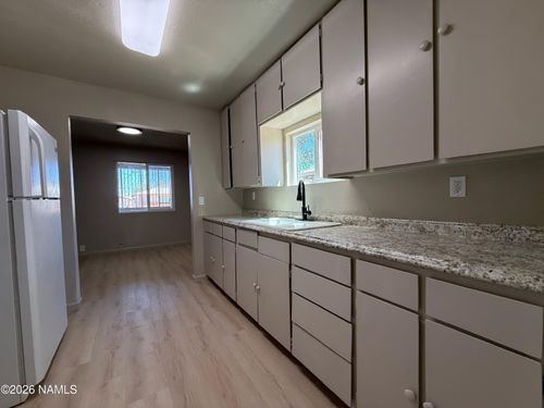 b-817 W Gilmore St, Winslow, AZ, 86047-2327 | Card Image