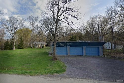 718 Beach Rd, Angola, NY, 14006-9784 | Card Image
