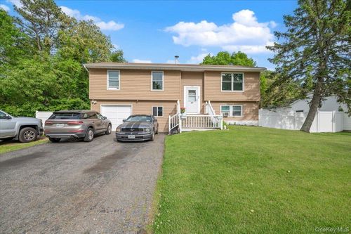 745 Greenbelt Pkwy W, Holbrook, NY, 11741-4205 | Card Image