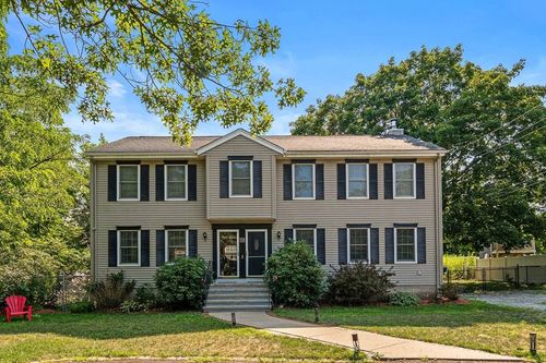 2-15 Bunker St, Boston, MA, 02136-1401 | Card Image
