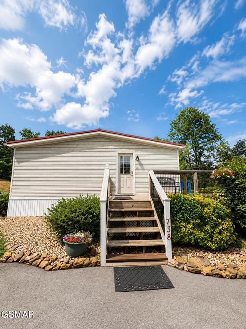 738 Autumns Peak Way, Sevierville, TN, 37876-2477 | Card Image