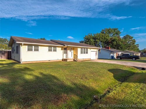 126 S Walnut Ave, Hartshorne, OK, 74547-4820 | Card Image