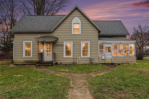 210 W Bennett St, Three Rivers, MI, 49093-2208 | Card Image