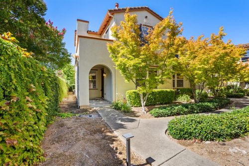 8492 Crystal Walk Cir, Elk Grove, CA, 95758-8086 | Card Image
