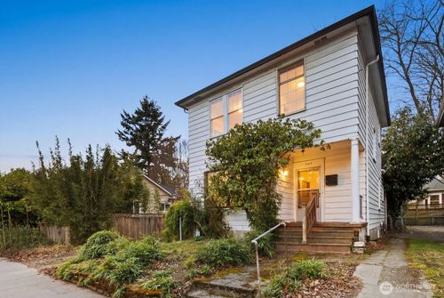 943 23rd Ave, Seattle, WA, 98122-4817 | Card Image