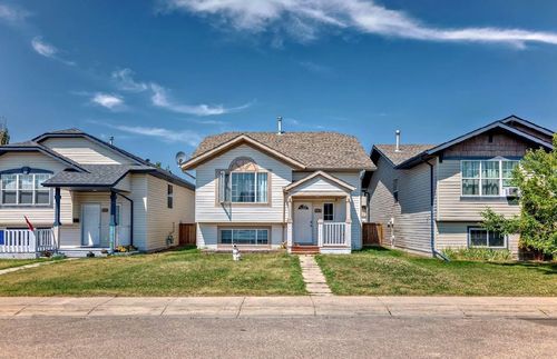 143 Lanterman Close, Red Deer, AB, T4R3N8 | Card Image