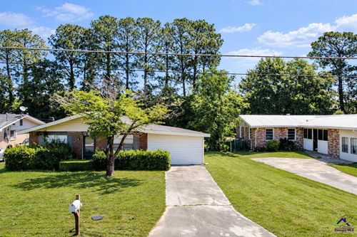 107 Chris Dr, Warner Robins, GA, 31093-2629 | Card Image