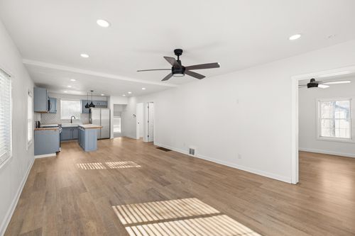 1820 23rd St, Des Moines, IA, 50310-6021 | Card Image