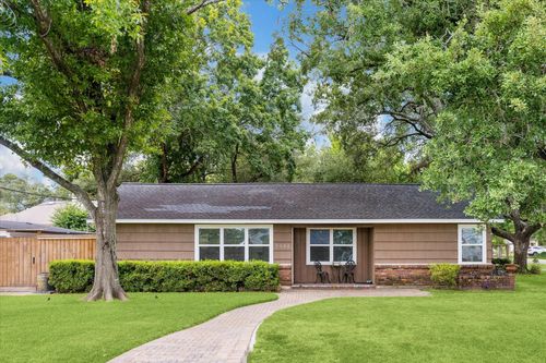 9302 Rosstown Way, Houston, TX, 77080-7416 | Card Image