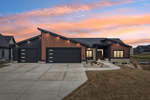 909 Westbridge Ct, WAUNAKEE, WI, 53597-9145 | Card Image