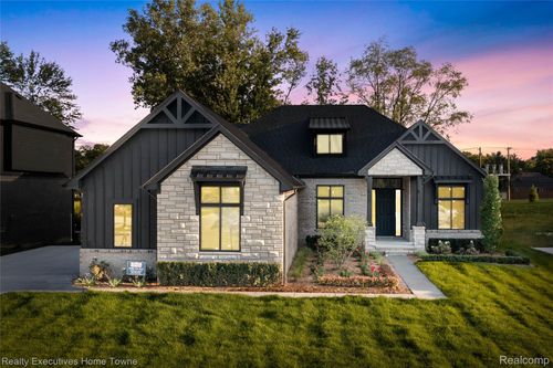 11812 Encore Dr, Utica, MI, 48315-2332 | Card Image