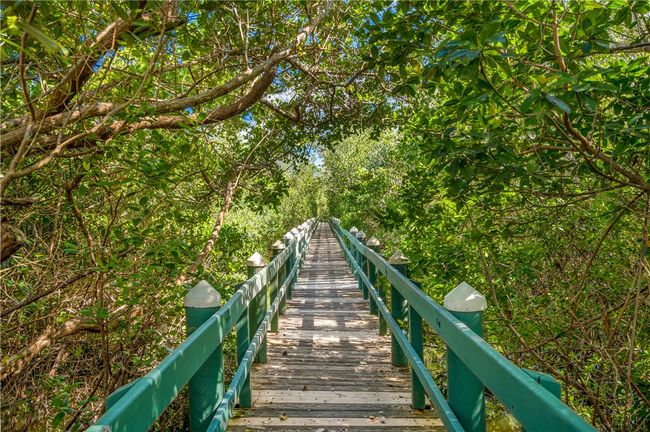 APT-204 - 540 Grove Isle Cir, House attached with 2 bedrooms, 2 bathrooms and null parking in Vero Beach FL | Image 34