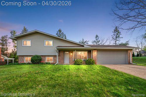 2682 Costa Mesa Rd, Waterford Twp, MI, 48329-2431 | Card Image