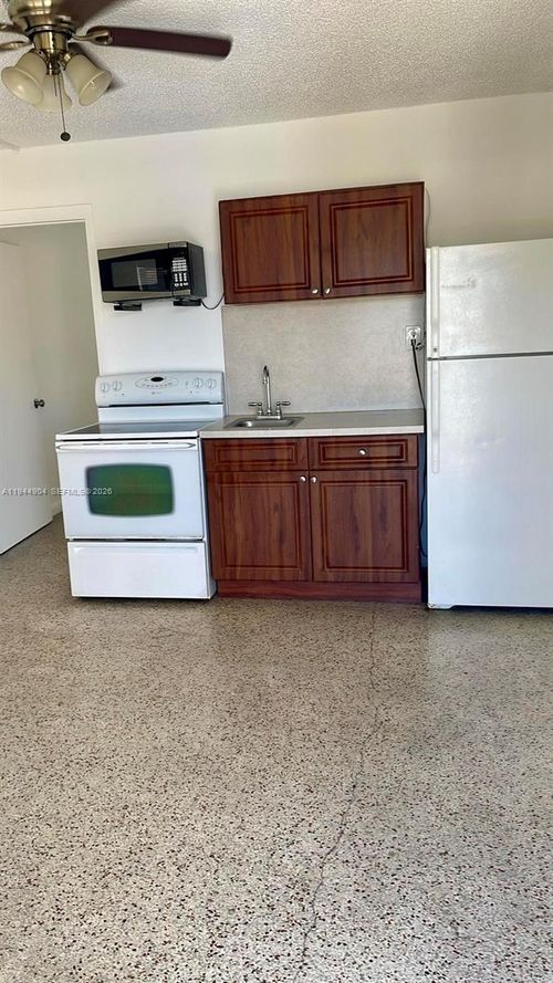 6-59 W 26th St, Hialeah, FL, 33010-1707 | Card Image