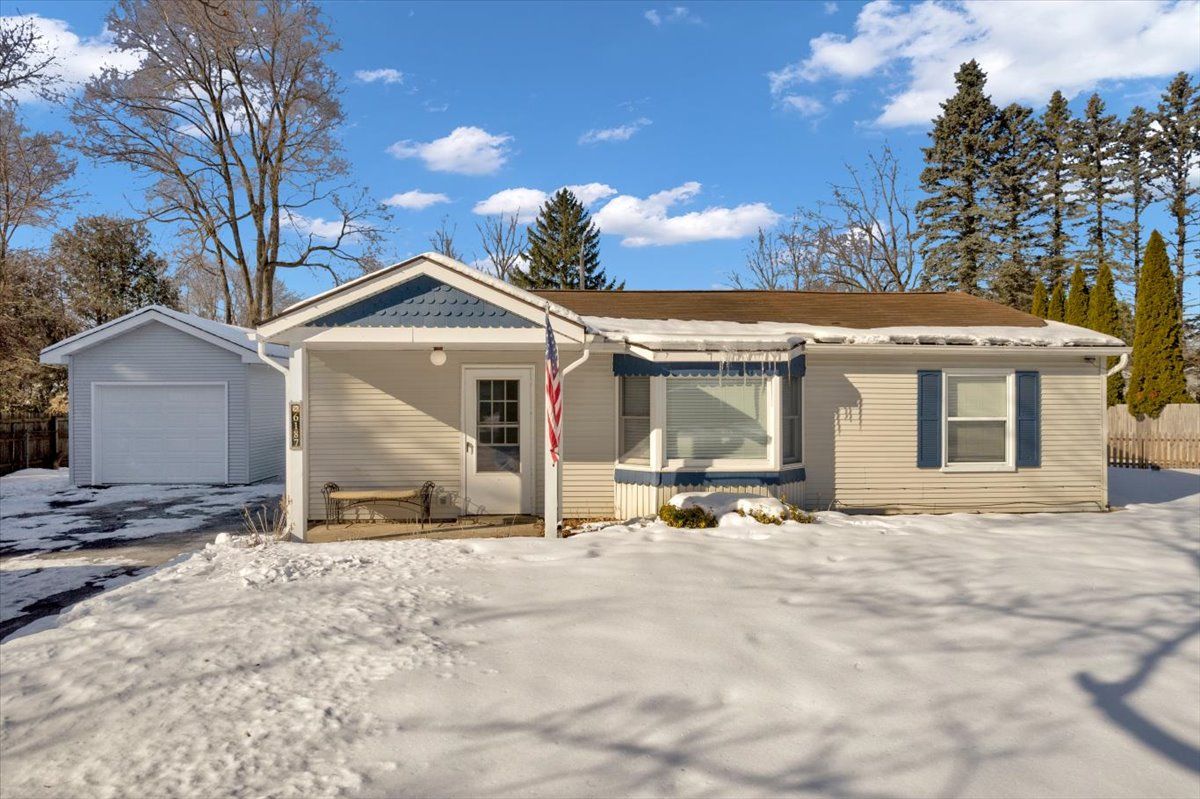 Havelock Dr, Clarkston, MI 48346