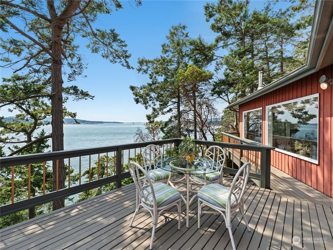 The two stories of decks provide multiple viewing points -- east, south, west. And you're in the trees with the eagles. | Image 17