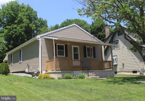 1443 W College Ave, YORK, PA, 17404-5607 | Card Image