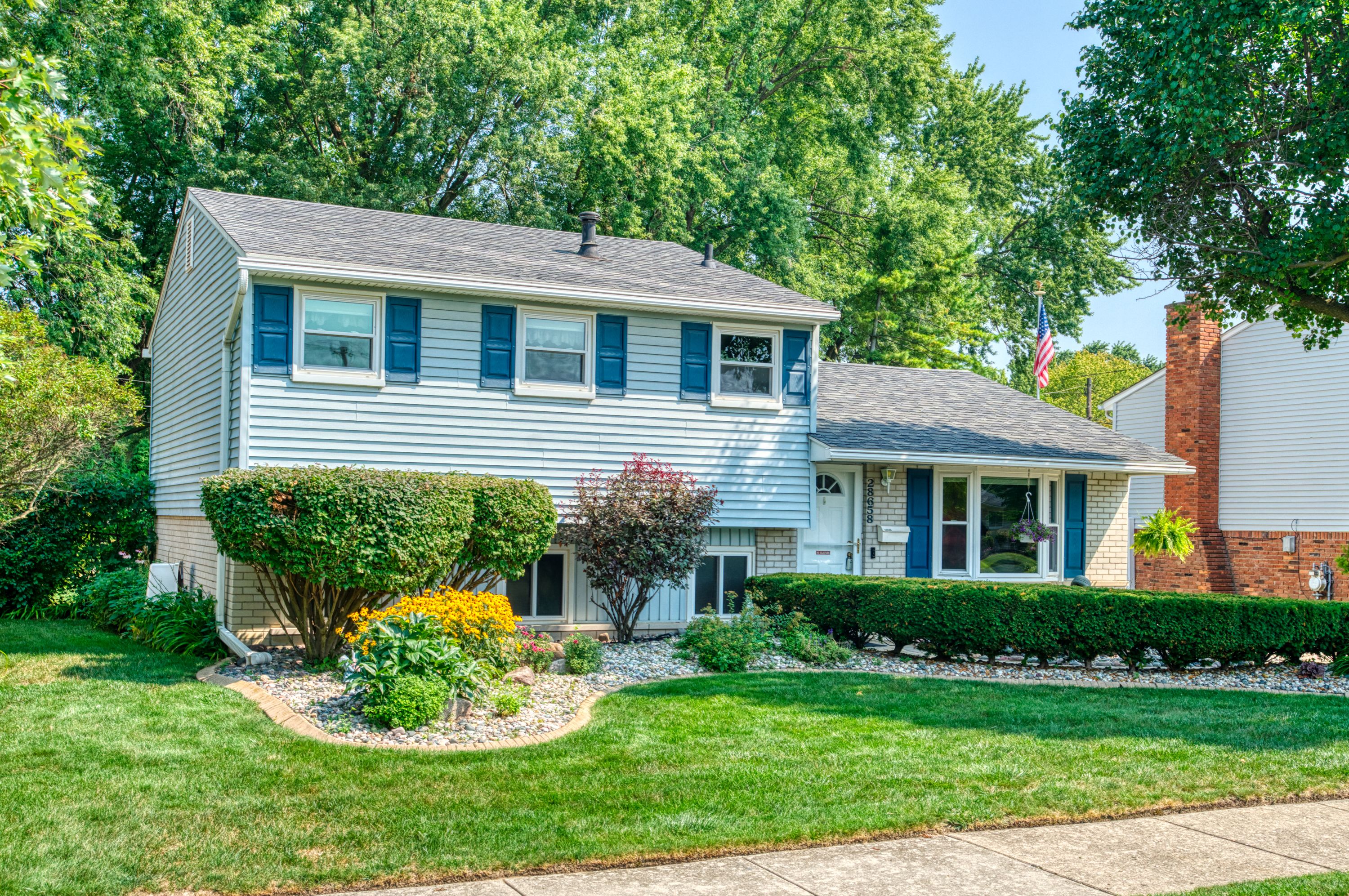 Buckingham St, Livonia, MI 48154