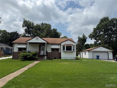 19 Shumate Ave, Maryland Heights, MO, 63043-2629 | Card Image