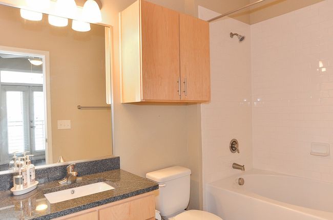 Secondary bathroom | Image 9
