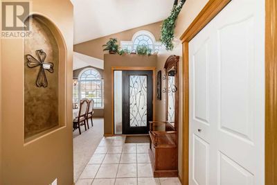 104 W Lakeview Cir, House other with 4 bedrooms, 3 bathrooms and 2 parking in Chestermere AB | Image 3