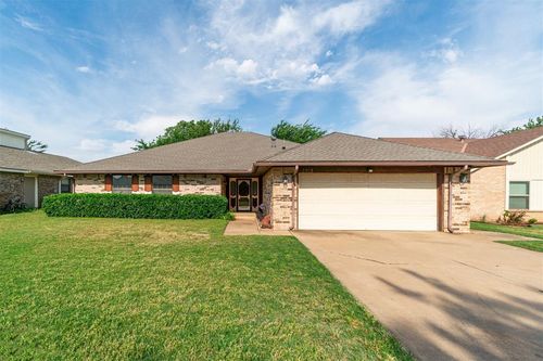 2013 Tanglewood Dr, Edmond, OK, 73013-2716 | Card Image