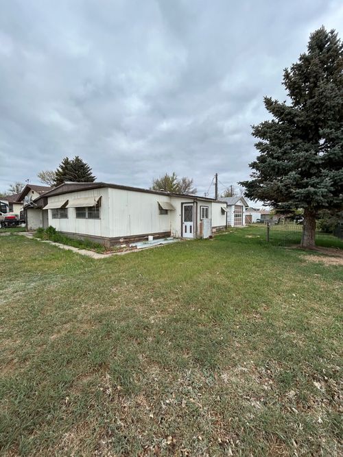 18 W Quincy Ave, Chester, MT, 59522-7852 | Card Image