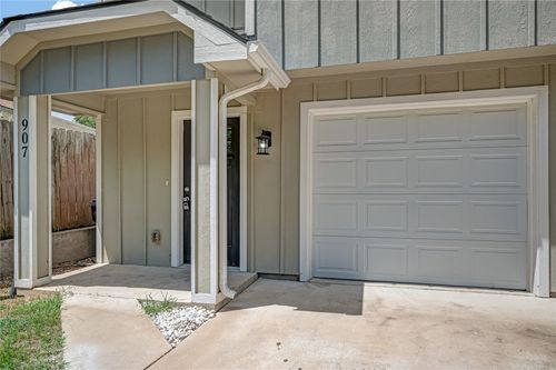 907 W Collins St, Denison, TX, 75020-7536 | Card Image