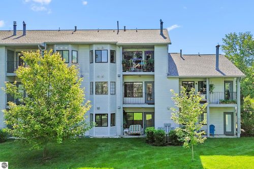 apt-202-621 Riverine Dr, Traverse City, MI, 49684-3275 | Card Image
