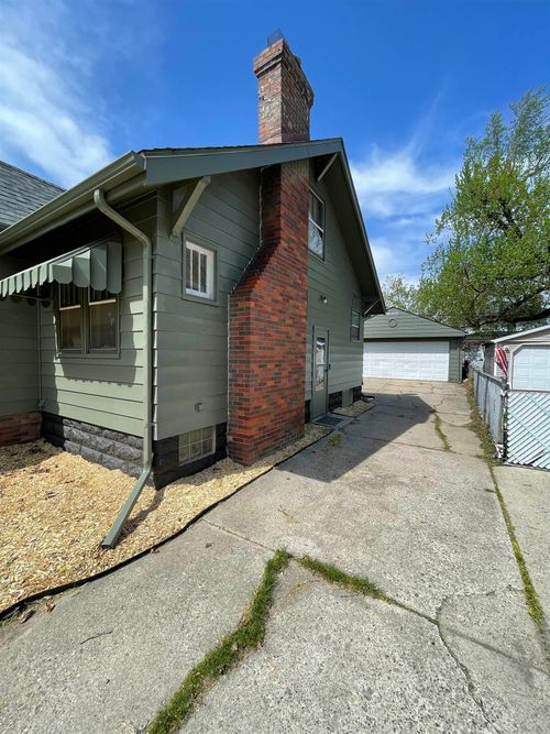 2314 Begole St, Flint, MI, 48504-3120 | Card Image