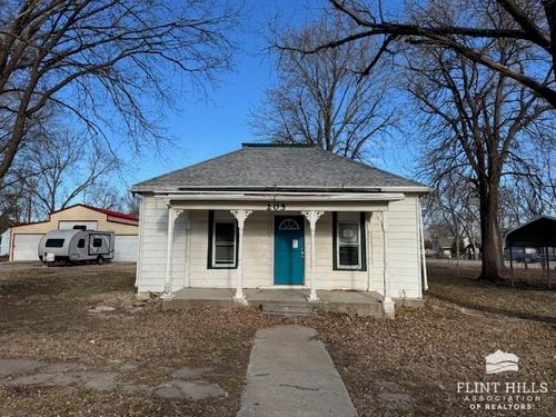 205 W Market St, Mc Farland, KS, 66501-8814 | Card Image