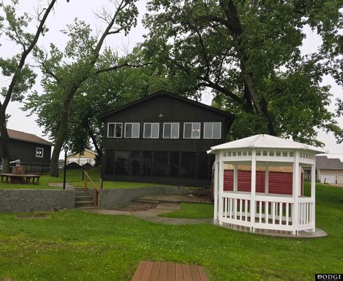 33 Lakewood Dr, Columbus, NE, 68601-6240 | Card Image