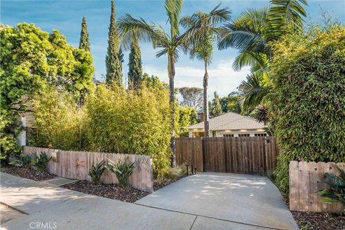 772 Rosecrans Ave, Manhattan Beach, CA, 90266-3237 | Card Image